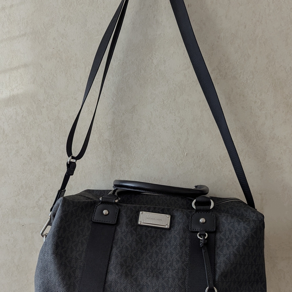 Michael Kors Hudson Logo Black Weekender Bag - Picture 12 of 16